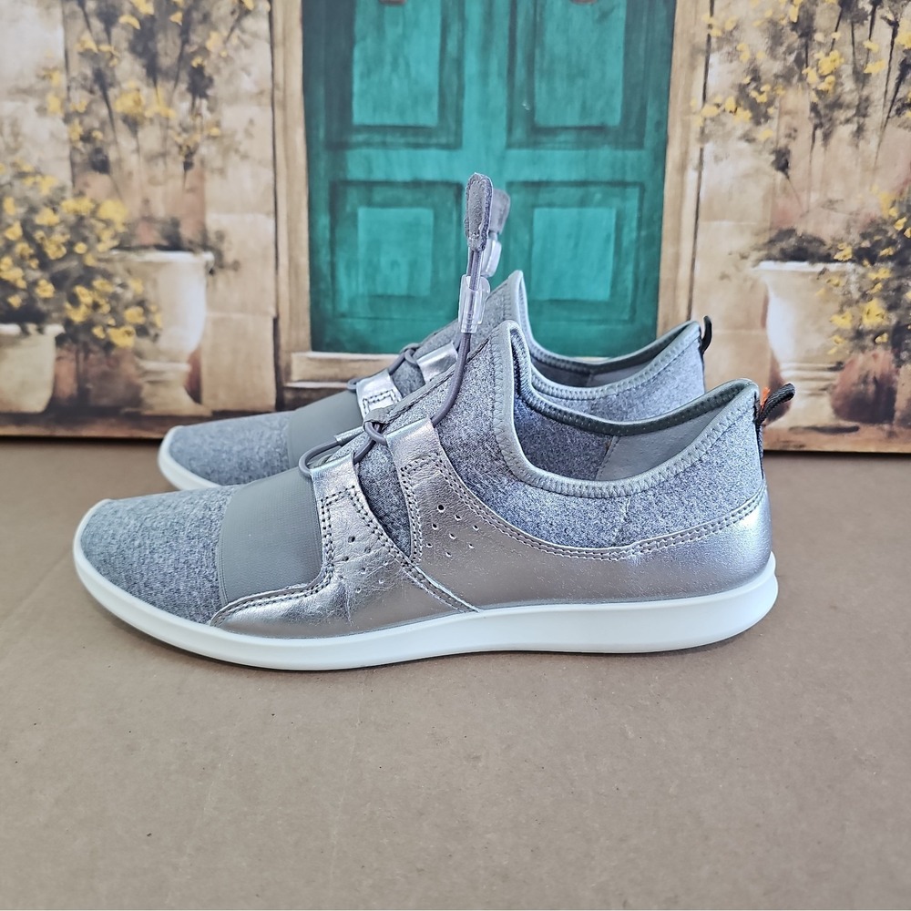 Ecco Women's Slip On Barefoot Sneakers Walking Shoe US Size 9 EU 40